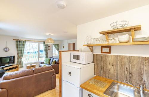 East Lewiston Casa | Bracken Lodge 6 with Hot Tub