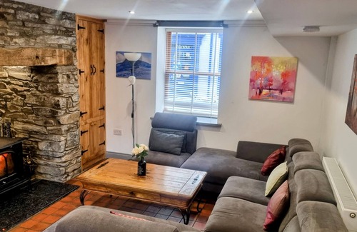 Bala Cabaña | Brackendale - a holiday cottage that sleeps 11 guests in 4 bedrooms