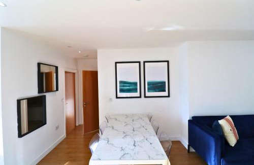 Bracknell Apartamento | Bracknell RWH Beautiful Two Bedroom Apartment