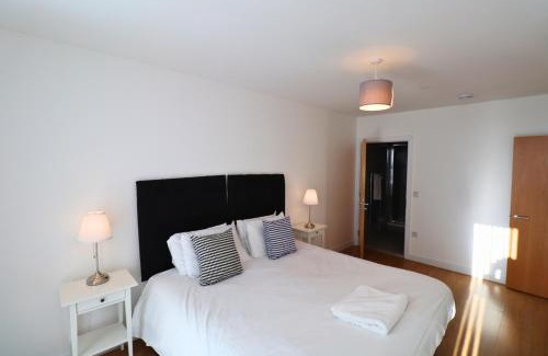 Bracknell Apartamento | Bracknell RWH Beautiful Two Bedroom Apartment