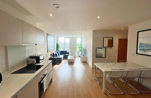 Bracknell Apartamento | Bracknell RWH Stunning Two Bedroom Apartment