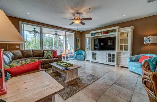 Bradenton Beach Casa | Bradenton Beach Resort Style Getaway-Walk to Beach