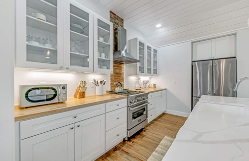 River District Casa | Chic Bradenton Home with Pool! Near Shopping and Dining! -Sabai Sabai