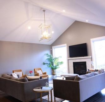 Bedford Apartamento | Bradford Place Main Level, 3BR Private Floor with Kitchen