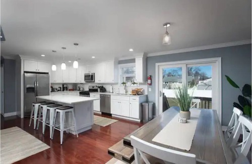 Neptune City Casa | Bradley Beach 5-BR Pool/Jacuzzi 1mile from Beach