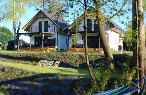 Czarna Casa | Brama Sanu - z prywatną linią brzegową Jeziora Solińskiego - pomosty - pontony - basen sezonowy