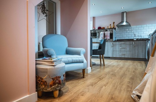 Turriff Cabaña | Bramble Cottage - a rural that sleeps 4 guests in 2 bedrooms