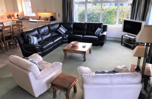 Widemouth Bay Casa | Bramble Cottage - Luxury Holiday Cottage - 4 Beds 3 Baths - Parking - Beach 1 Mile - Fenced Child & Dog Friendly - EV Chrger