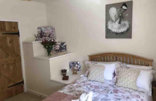 Bridgnorth Casa | Bramble cottage with free parking