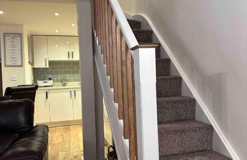 Bridgnorth Casa | Bramble cottage with free parking