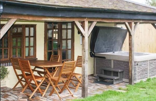 Little Malvern Cabaña | Brambles Cottage, MALVERN