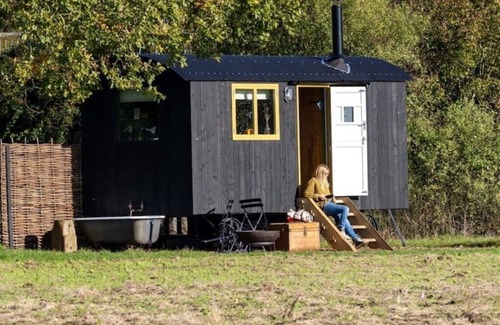 Woodbridge Cabina | 'Bramley' Hut on private Farm