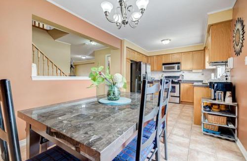 Brampton Casa | Brampton Retreat - Quiet 2BR Residential Area