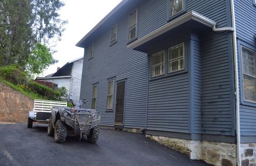 Freeman Casa | Bramwell Staff House & Inn a solo minutos del sistema Pocohontas Trail en WV.