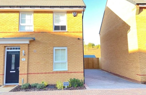 Milton Keynes Casa | Brand New Stylish 3 Bed House