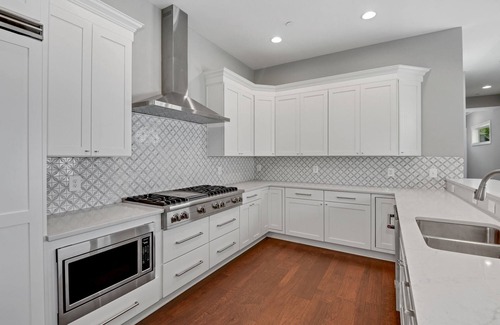 Homewood Casa | Brand New.1.5 blocks to Westin. 1st floor bed & bath. Walkable Convenience