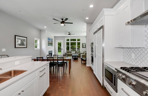 Homewood Casa | Brand New.1.5 blocks to Westin. 1st floor bed & bath. Walkable Convenience