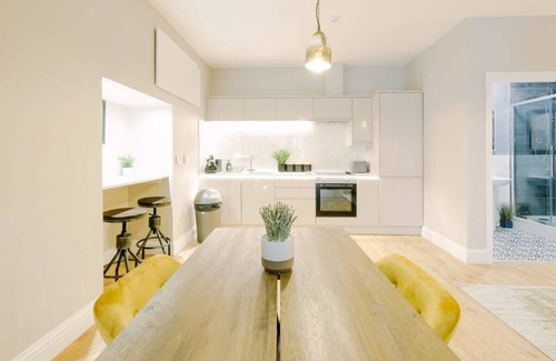 Patchway Apartamento | Brand New 1 Bedroom Apartment Close to MOD