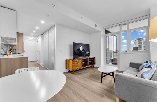 Downtown New Westminster Apartamento | Brand New 1B+1B Condo/New West