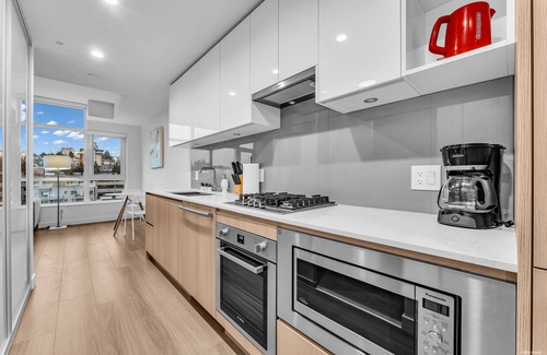 Downtown New Westminster Apartamento | Brand New 1B+1B Condo/New West