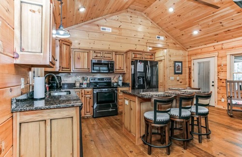 Cherry Log Casa | Brand New 2/2 Cabin Cherry Log, Big Hot Tub, Views