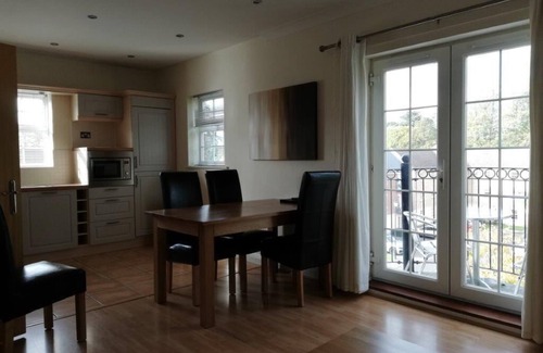 Newbury Apartamento | Brand New 2 bed in one of Newbury's oldest buildings (7SC)