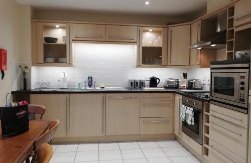 Newbury Apartamento | Brand New 2 bed in one of Newbury oldest buildings