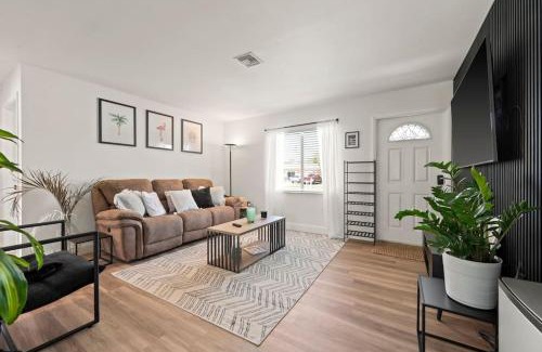 Bonita Springs Apartamento | Brand New 2Bed in Bonita's Heart with Superb Patio and Garden
