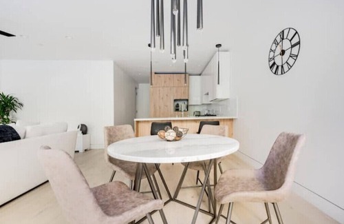 Noe Valley Condominio | Brand new 3 bedroom home with manicured backyard