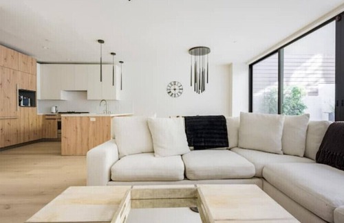 Noe Valley Condominio | Brand new 3 bedroom home with manicured backyard