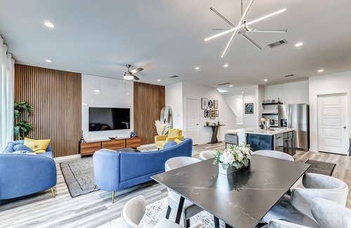 Southeast Houston Casa | Brand New 3Bd Luxury Family-Friendly Home mins 2 Downtown,NRG Stadium,Med Center