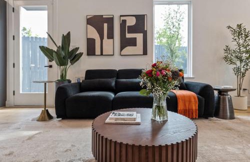 Greater East End Casa | Brand New 3BR 2 5BA Home with Hot Tub