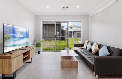 Austral Casa | Brand New 3Br One-Level House with WiFi & Parking