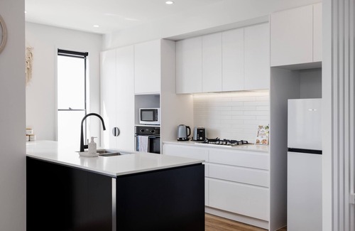Gold Coast Casa | Brand New 3BR with Pool, Golf nearby, huge balcony