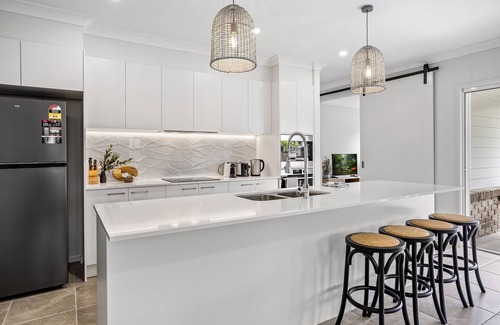 Redcliffe Casa | Brand-New 4-Bed Beach House with Alfresco Dining