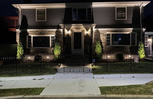 Elmhurst Casa | BRAND NEW 4 beds 2 baths 3 min drive to downtown