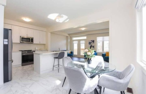 Watertown Apartamento | BRAND NEW 4BR Home in Waterdown