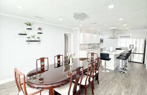 Fort Walton Beach Villa | Brand New 5-Bedroom Beach Villa -1 Minute to Beach