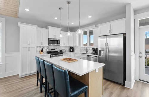 Long Beach Casa | Brand New 5BR 4.5BA House, Ocean Views, Pool, Elevator, Event Home, Sleeps 14