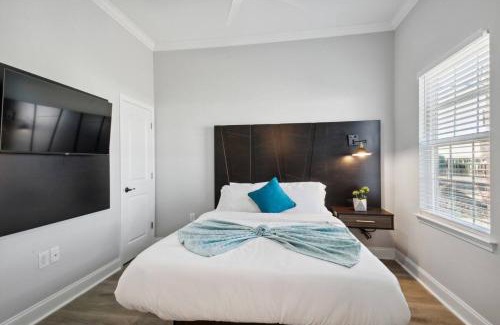 Tulane - Gravier Casa | Brand New 5BR, Outdoor Seating, Parking