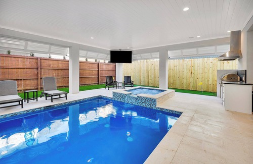 King City Cabaña | BRAND NEW 6 Bed 9 Bath Luxury Beach House W/Private HEATABLE POOL Steps to Beach