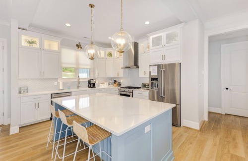 Seneca Casa | Brand New 6BR/6BA Luxury Home, 20 min to Clemson. Flat lot/firepit/pool table!