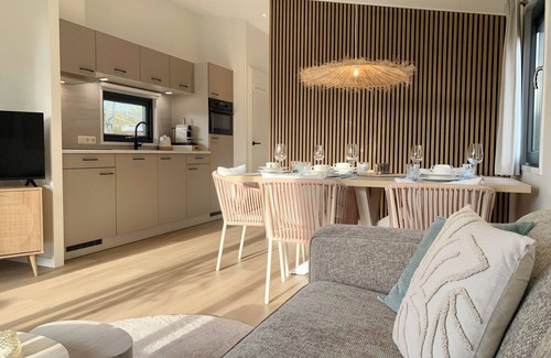 Sint Maartensvlotbrug Casa | Brand new and luxurious chalet with cosy veranda. Spacious and modern for 5 persons.