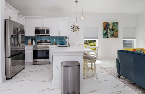 Tropic Casa | BRAND NEW Artsy Vibe in Eau Gallie ART District, WiFi, AC, Gazebo
