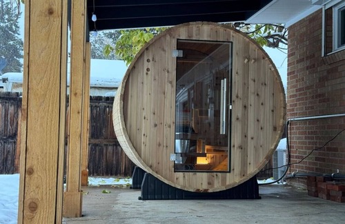 Scenic Heights Apartamento | Brand New Arvada Guest Suite| Sauna | Fire Pit