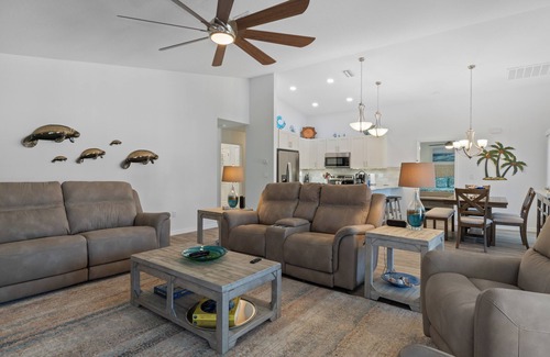 Homosassa Villa | Brand new August 2023 3 BR, 2 BA Tarpon on stilts