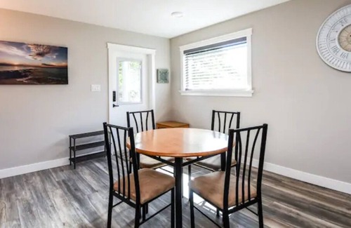 Campbell River Casa | Nuevo y hermoso conjunto de sótano totalmente amueblado de 3 dormitorios