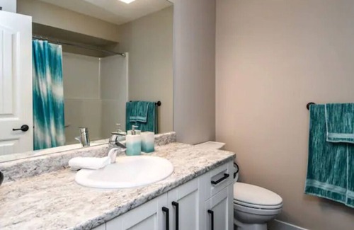 Campbell River Casa | Nuevo y hermoso conjunto de sótano totalmente amueblado de 3 dormitorios