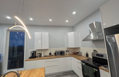 Port Philip Cabaña | Brand New! Breathtaking 3 bedroom + den cottage on the ocean front!