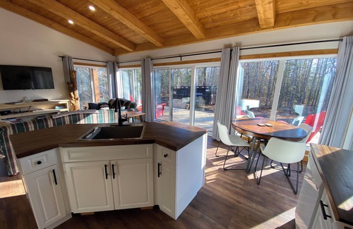 Beaconia Cabina | Brand new cabin at Balsam Harbour near Grand Beach w/ hot tub & woodstove
